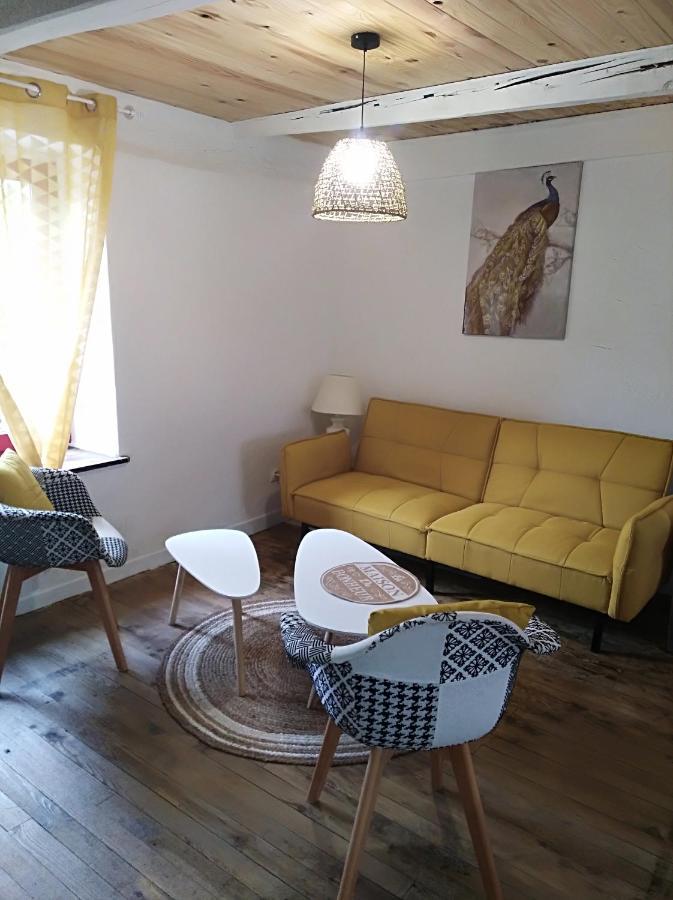 Appartement Cozy Dans Maison Privee Tauves Bagian luar foto