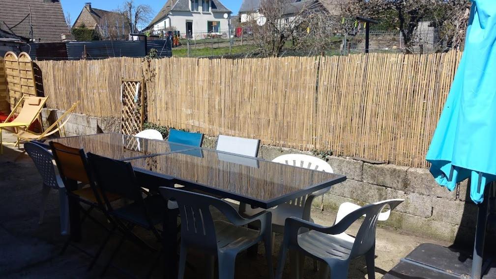Appartement Cozy Dans Maison Privee Tauves Bagian luar foto